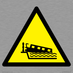 W519 Warning: Grounding narrow boat on lock cill